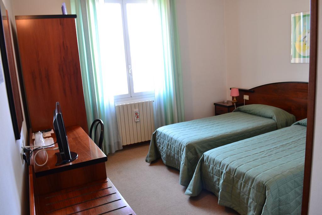 Albergo Elena Pianoro Exterior photo